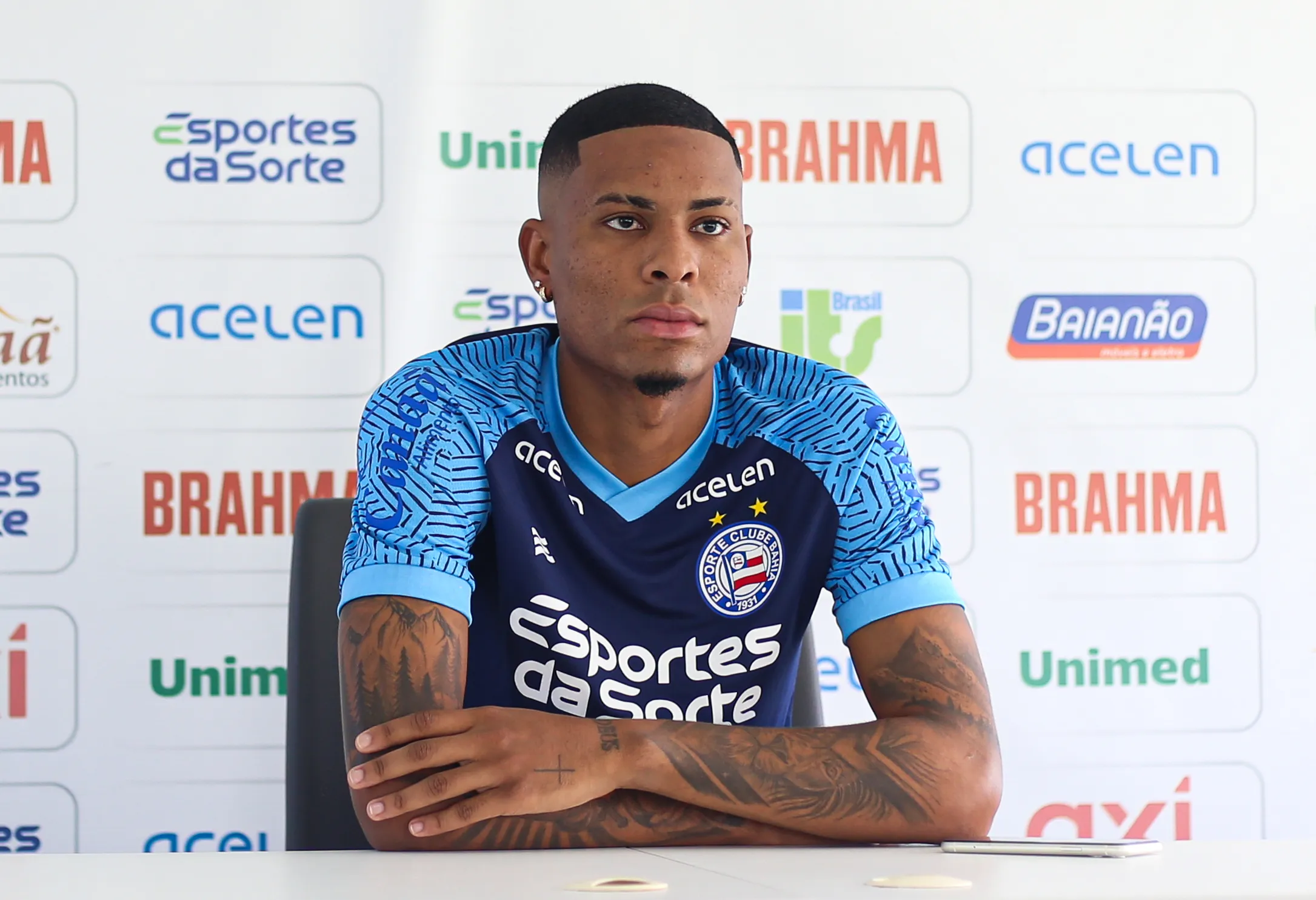 Caio Roque durante entrevista coletiva no Bahia (Imagem: Tiago Caldas /EC Bahia)