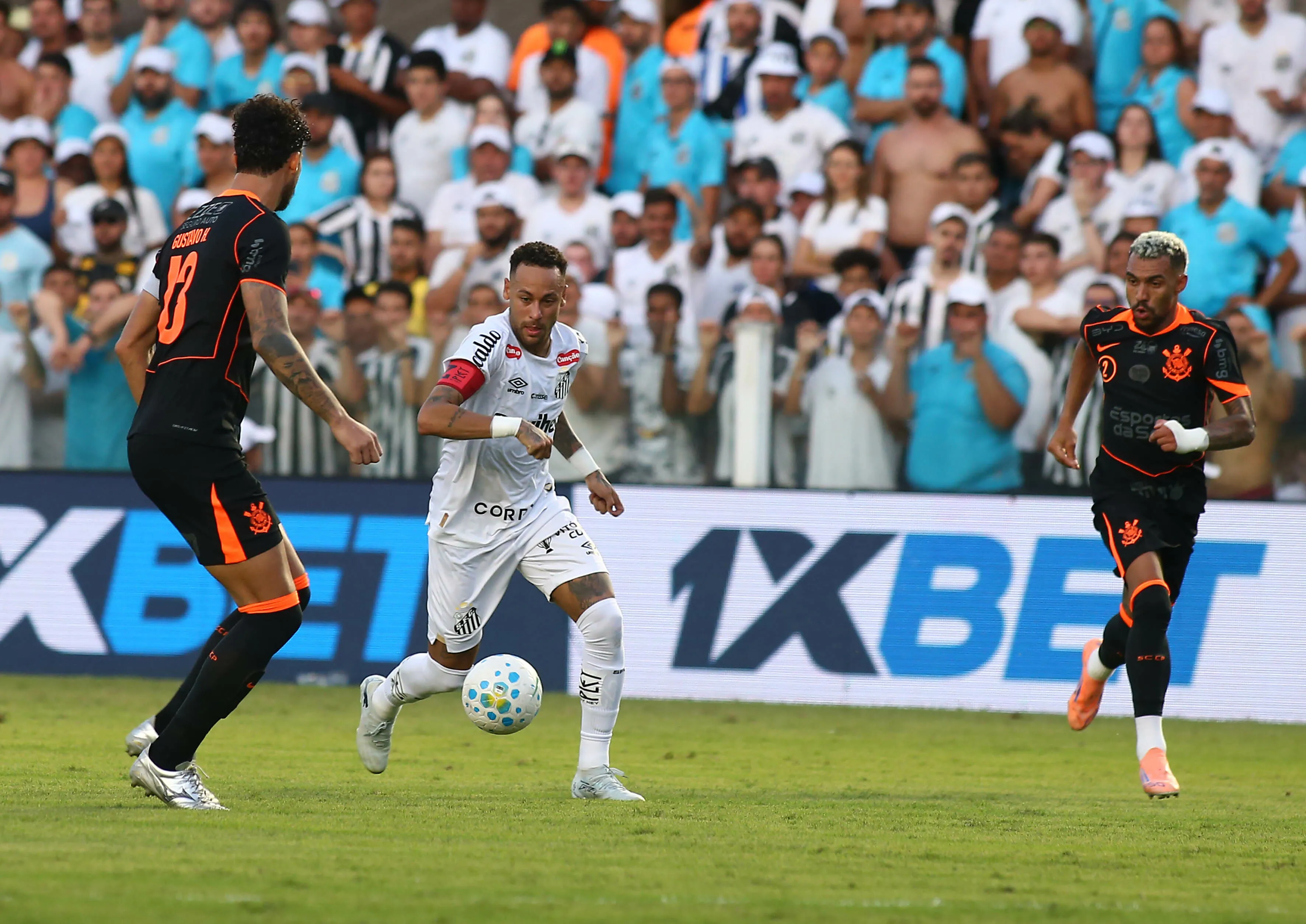 Neymar Jr jogador do Santos durante partida contra o Corinthians no estadio Vila Belmiro pelo campeonato Brasileiro A 2026. Foto: Mauricio De Souza/AGIF