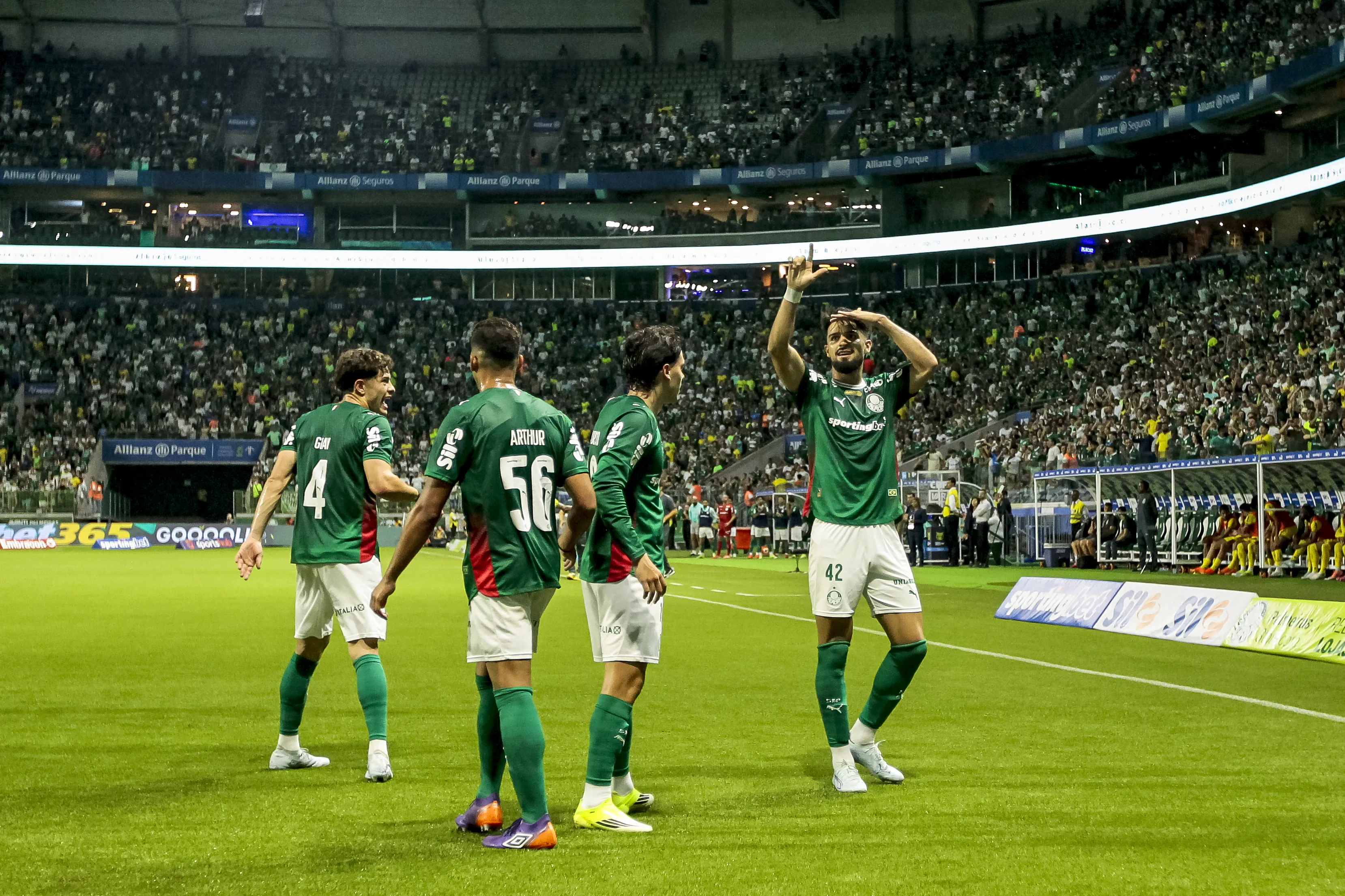 Flaco Lopez jogador do Palmeiras comemora seu gol durante partida contra o Mirassol no estadio Arena Allianz Parque pelo campeonato Brasileiro A 2026. Foto: Marco Miatelo/AGIF