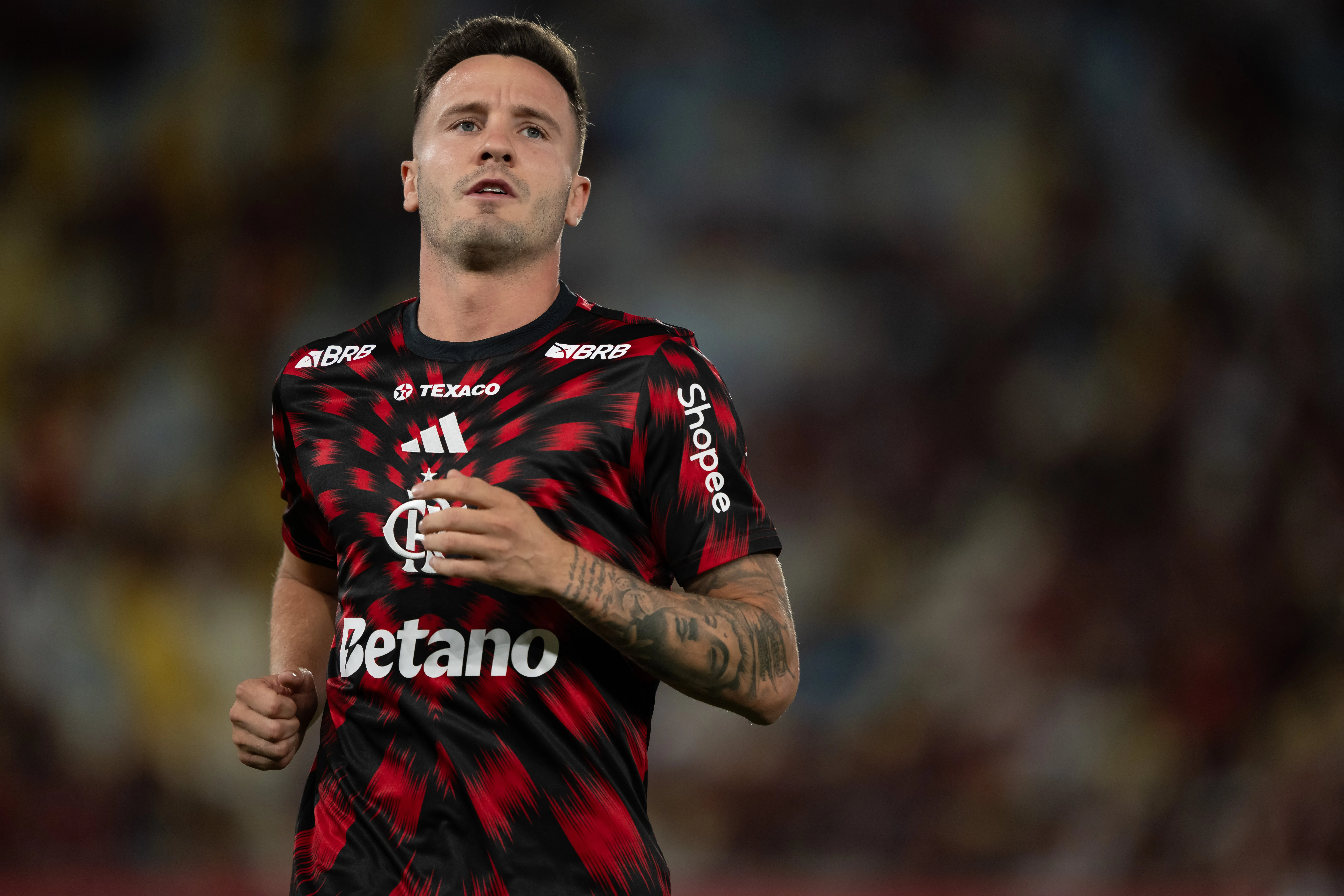 RJ – RIO DE JANEIRO – 25/08/2025 – BRASILEIRO A 2025, FLAMENGO X VITORIA – Saul jogador do Flamengo durante aquecimento antes da partida contra o Vitoria no estadio Maracana pelo campeonato Brasileiro A 2025. Foto: Jorge Rodrigues/AGIF
