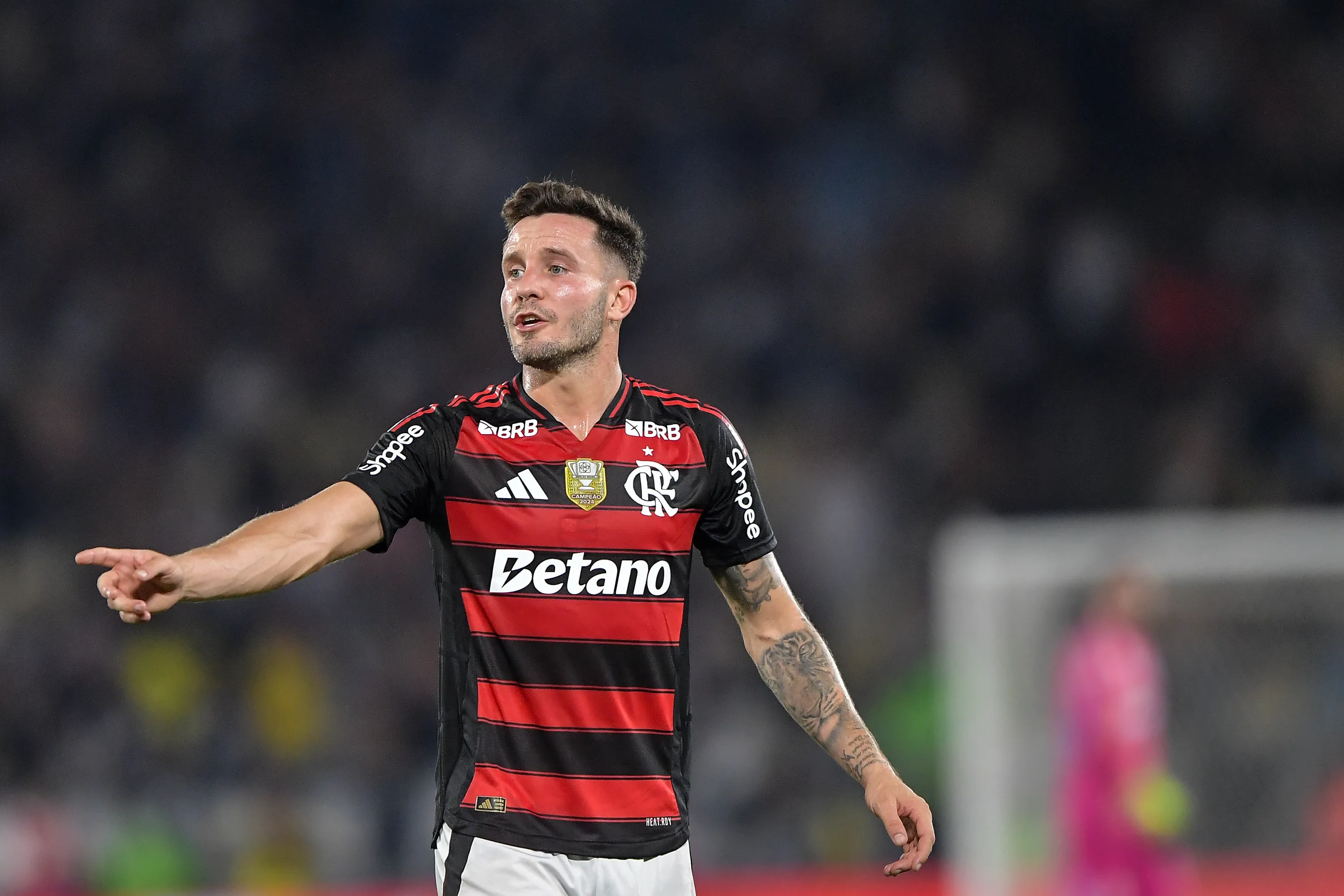 Saúl durante a partida contra o Vasco no Maracanã pelo Campeonato Brasileiro 2025 – Foto: Thiago Ribeiro/AGIF.