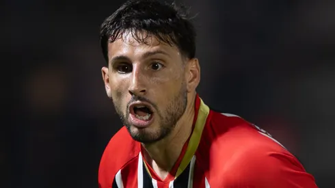 Calleri durante confronto contra o Bragantino no Brasileirão de 2026.