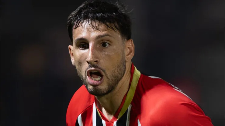 Calleri durante confronto contra o Bragantino no Brasileirão de 2026.