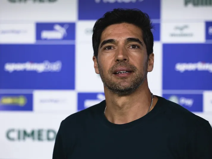 Abel Ferreira avalia reforços para a defesa do Palmeiras: "Acha que precisa?"