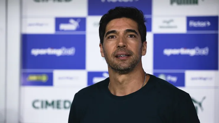 Abel Ferreira técnico do Palmeiras durante partida contra o Santos no estádio Arena Barueri pelo campeonato Paulista 2026. Foto: Ettore Chiereguini/AGIF