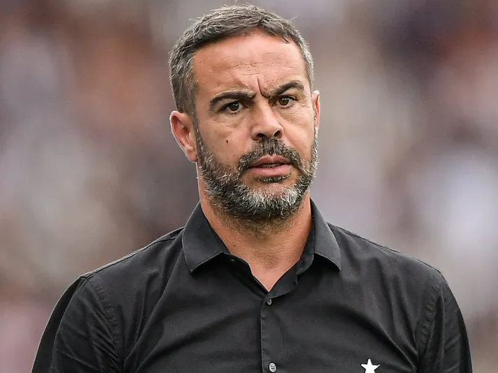 Artur Jorge, ex-Botafogo, negocia com o Cruzeiro