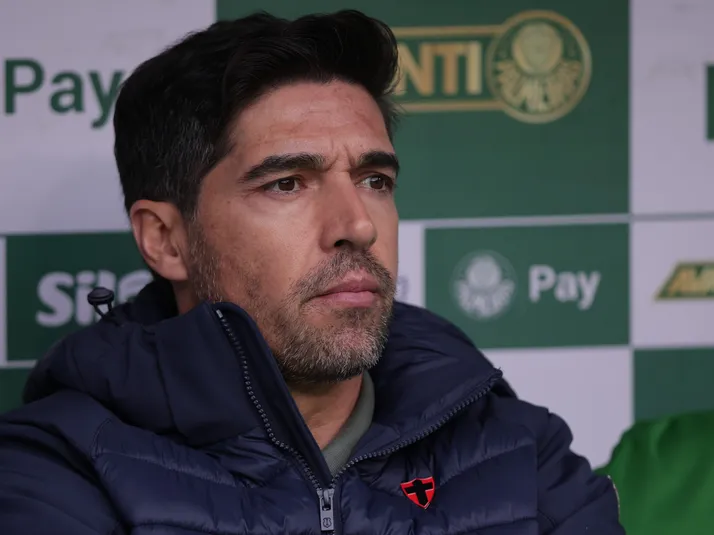 Vampeta critica Abel Ferreira após fala sobre o calendário brasileiro