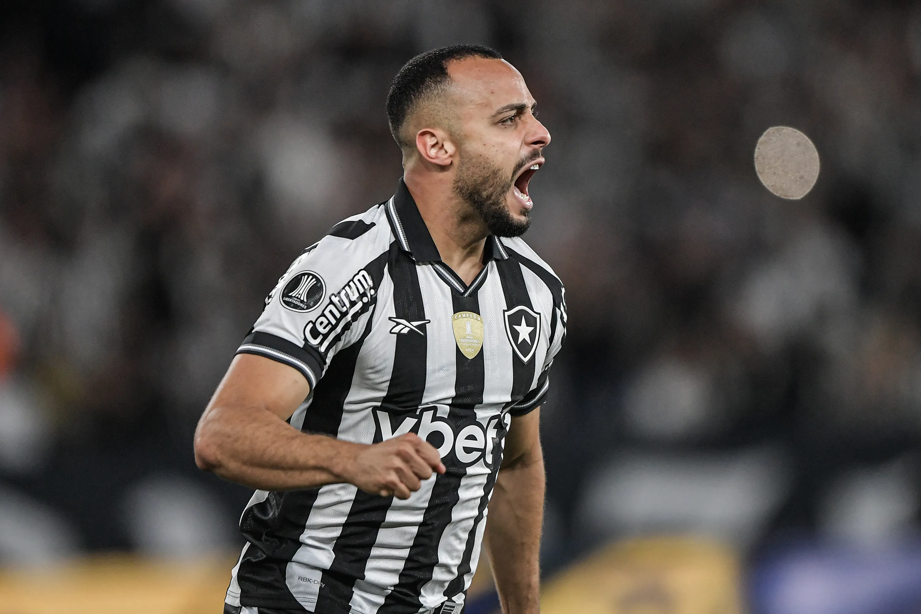 RJ – RIO DE JANEIRO – 14/08/2025 – COPA LIBERTADORES 2025, BOTAFOGO X LDU – Arthur Cabral jogador do Botafogo durante partida contra o LDU no estadio Engenhao pelo campeonato Copa Libertadores 2025. Foto: Thiago Ribeiro/AGIF