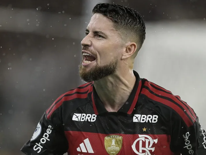 Jorginho celebra estreia como capitão do Flamengo