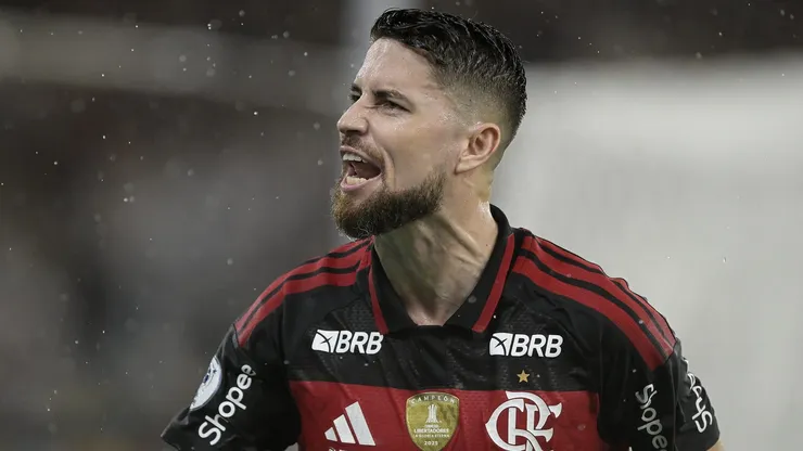 Jorginho celebra estreia como capitão do Flamengo