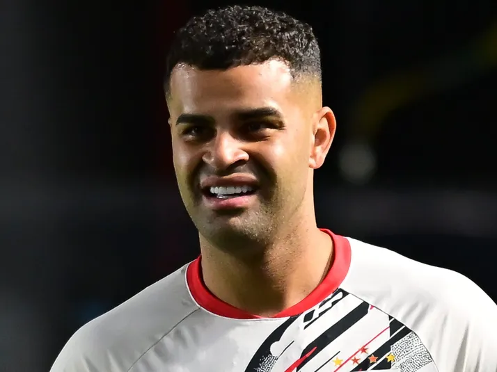 Alisson se manifesta sobre negociação frustrada com o Corinthians