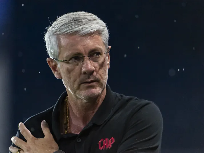 Athletico-PR corre contra o tempo e busca quatro reforços