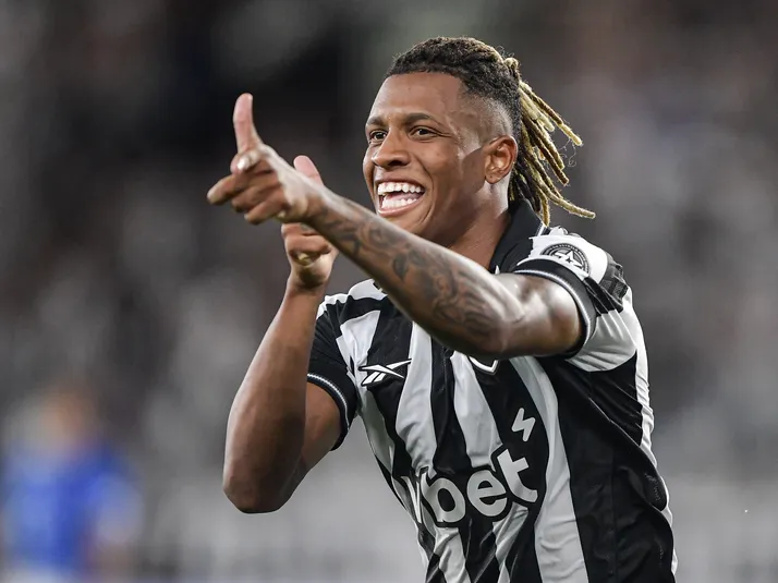 Danilo, do Botafogo, é convocado por Ancelotti para amistosos da Seleção