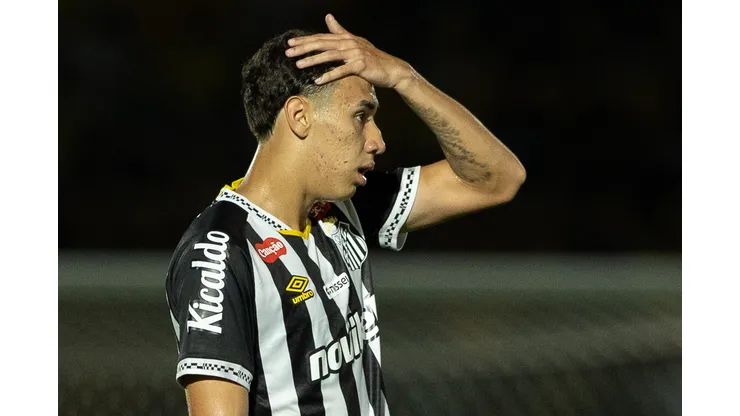SP - MIRASSOL - 10/03/2026 - BRASILEIRO A 2026, MIRASSOL X SANTOS - Gabriel Bontempo jogador do Santos lamenta durante partida contra o Mirassol no estadio Jose Maria de Campos Maia pelo campeonato Brasileiro A 2026. Foto: Joisel Amaral/AGIF