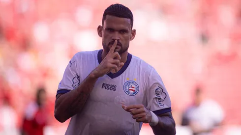 William Jose jogador do Bahia comemora seu gol durante partida contra o Internacional no estadio Beira-Rio pelo campeonato Brasileiro A 2026. Foto: Maxi Franzoi/AGIF