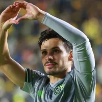 Veiga brilha fora e chama atenção do Palmeiras