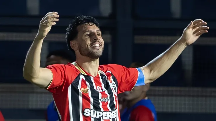Diretoria do São Paulo terá de apresentar um projeto para renovar com Calleri.