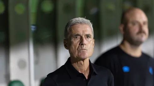 Luís Castro em Chapecoense x Grêmio pelo Brasileirão 2026. Foto: Liamara Polli/AGIF