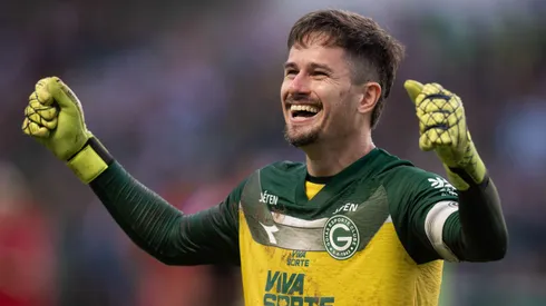 Tadeu, goleiro do Goiás, segue na mira do Botafogo