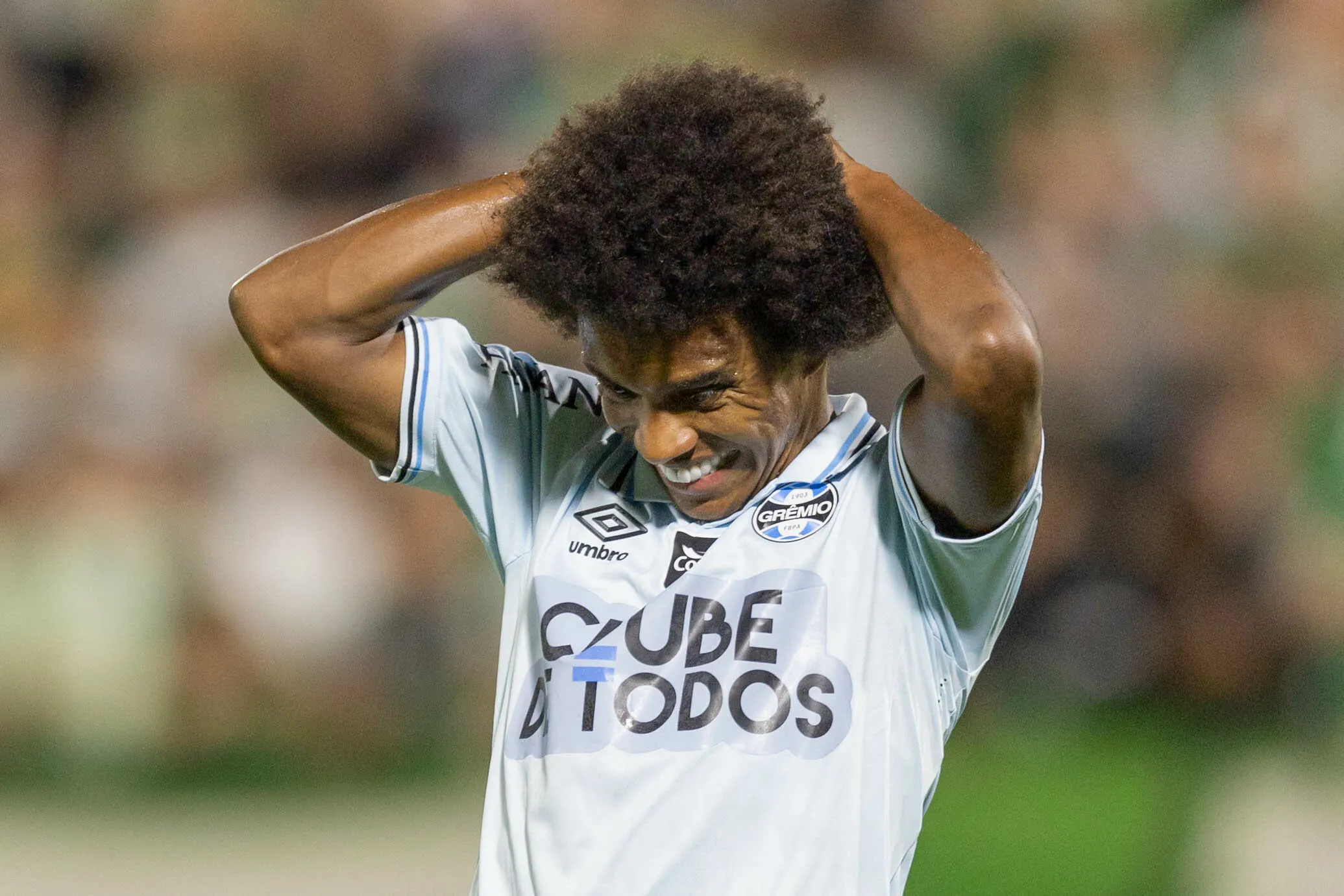 Willian jogador do Gremio lamenta durante partida contra o Chapecoense no estadio Arena Conda. Foto: Liamara Polli/AGIF