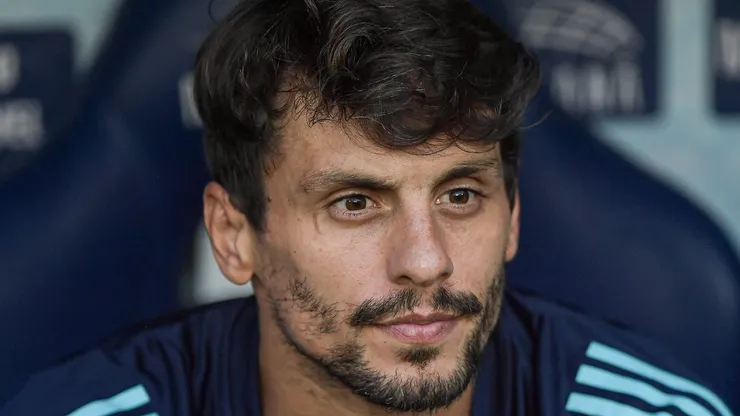 Rodrigo Caio membro da comissao tecnica do Flamengo durante partida contra o Sao Paulo no estadio Maracana pelo campeonato Brasileiro A 2025. Foto: Thiago Ribeiro/AGIF