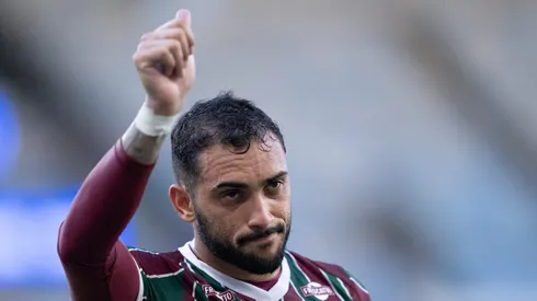 Zagueiro argentino tem sido vaiado pela torcida; Fluminense acredita na recuperação do atleta