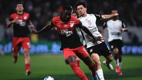 Terán, zagueiro do Athletico-PR