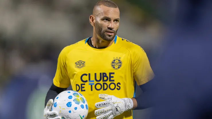Weverton jogador do Gremio durante partida contra o Chapecoense no estadio Arena Conda pelo campeonato [COMPETICAO]. Foto: Liamara Polli/AGIF