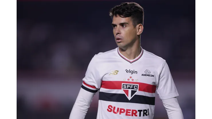 Oscar com a camisa do São Paulo