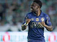 Amuzu, atacante do Grêmio, combate fome na África e RS