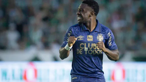 Amuzu, atacante do Grêmio. Foto: Maxi Franzoi/AGIF