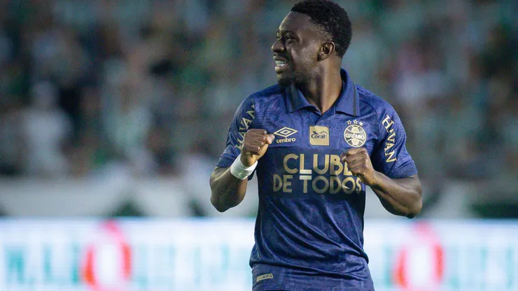 Amuzu, atacante do Grêmio. Foto: Maxi Franzoi/AGIF