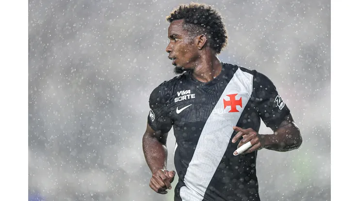 Thiago Mendes volta ao meio-campo do Vasco após mudanças de Renato Gaúcho