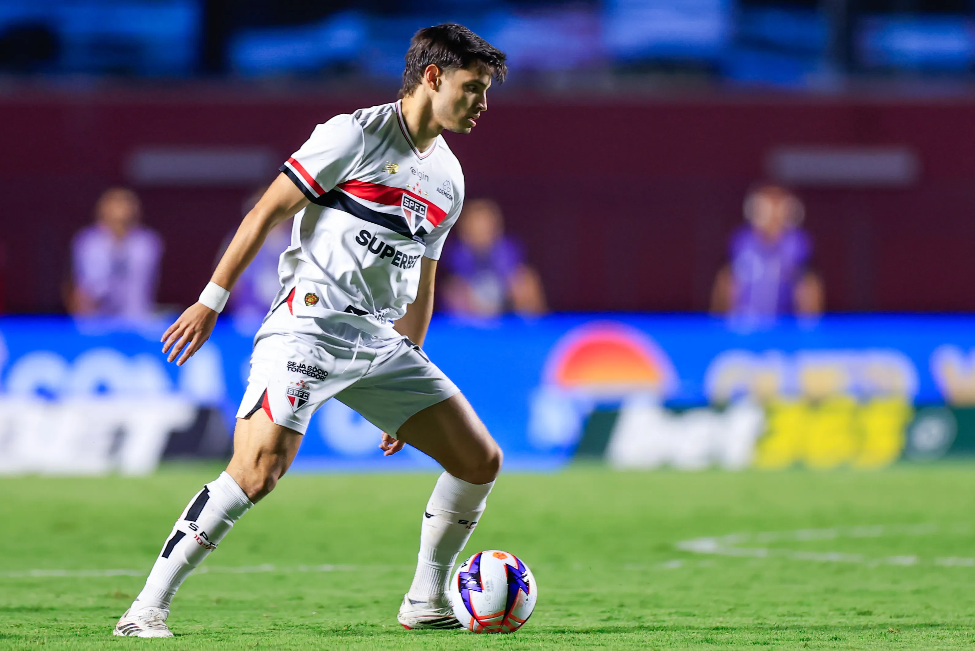 Bobadilla, jogador do São Paulo, durante partida contra o Santos – Foto: Marcello Zambrana/AGIF