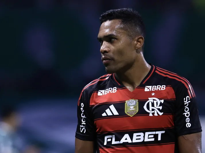 Alex Sandro pode voltar ao exterior e deixar o Flamengo ao final do contrato