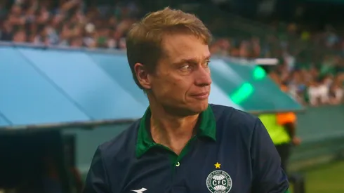 Fernando Seabra tecnico do Coritiba durante partida contra o Remo no estadio Couto Pereira pelo campeonato Brasileiro A 2026. Foto: Gabriel Machado/AGIF