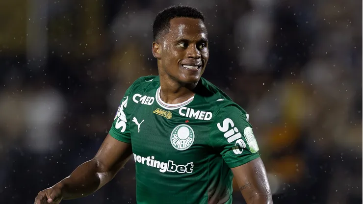 Jhon Arias lidera número de desarmes no Brasileirão desde chegada ao Palmeiras