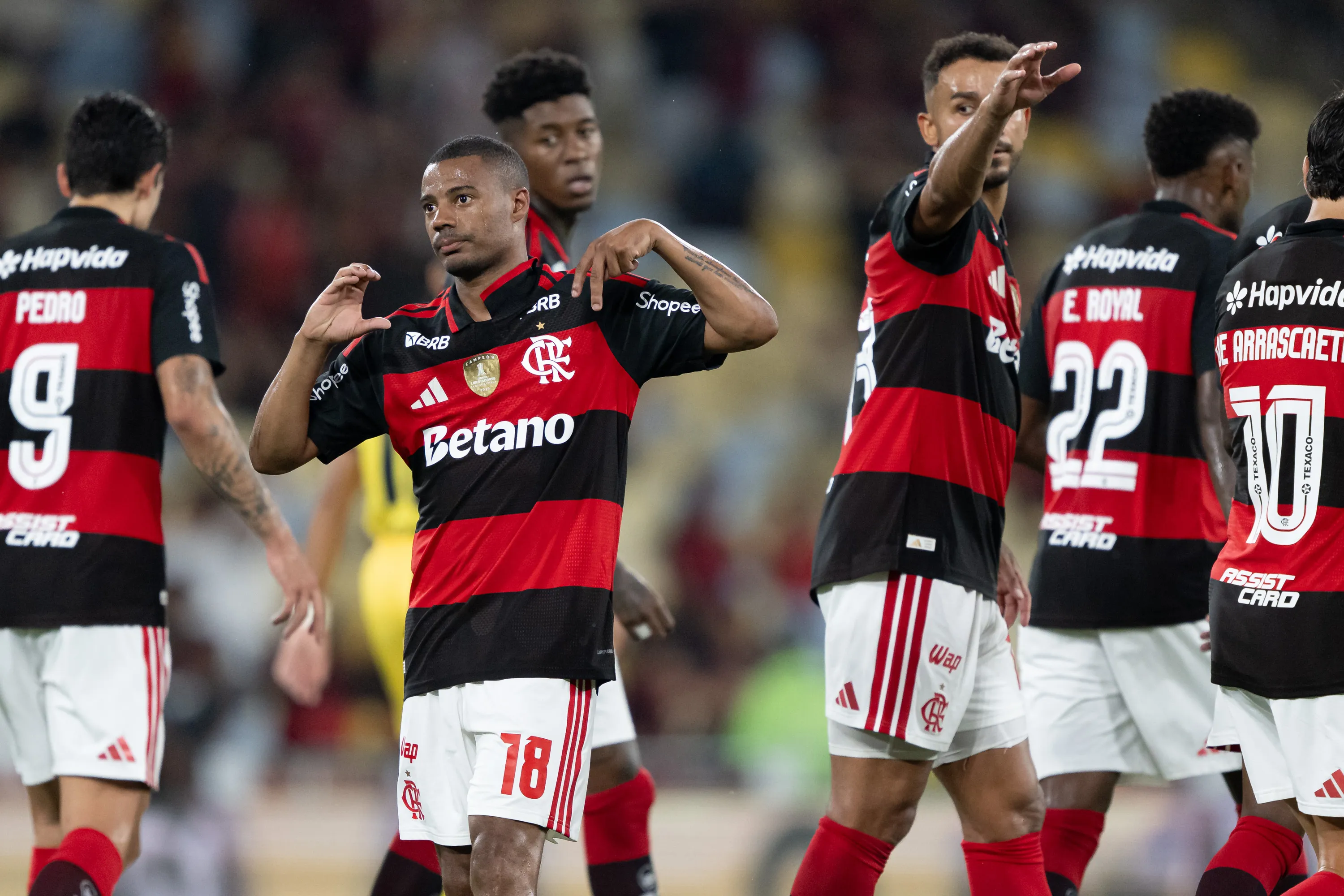 De La Cruz jogador do Flamengo comemora seu gol com jogadores do seu time durante partida contra o Madureira no estadio Maracana pelo campeonato Carioca 2026. Foto: Jorge Rodrigues/AGIF