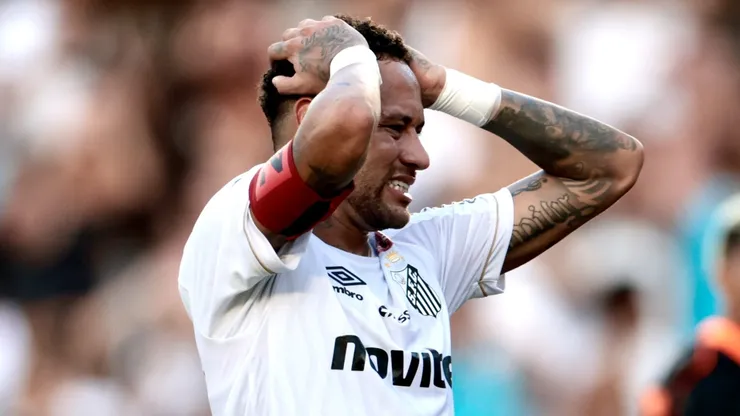 Neymar Jr jogador do Santos lamenta durante partida contra o Corinthians no estadio Vila Belmiro pelo campeonato Brasileiro A 2026. Foto: Marcello Zambrana/AGIF