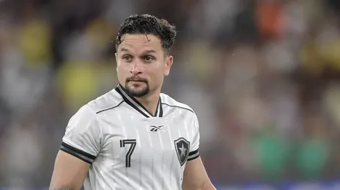 Botafogo possui dívida pela contratação de Artur.