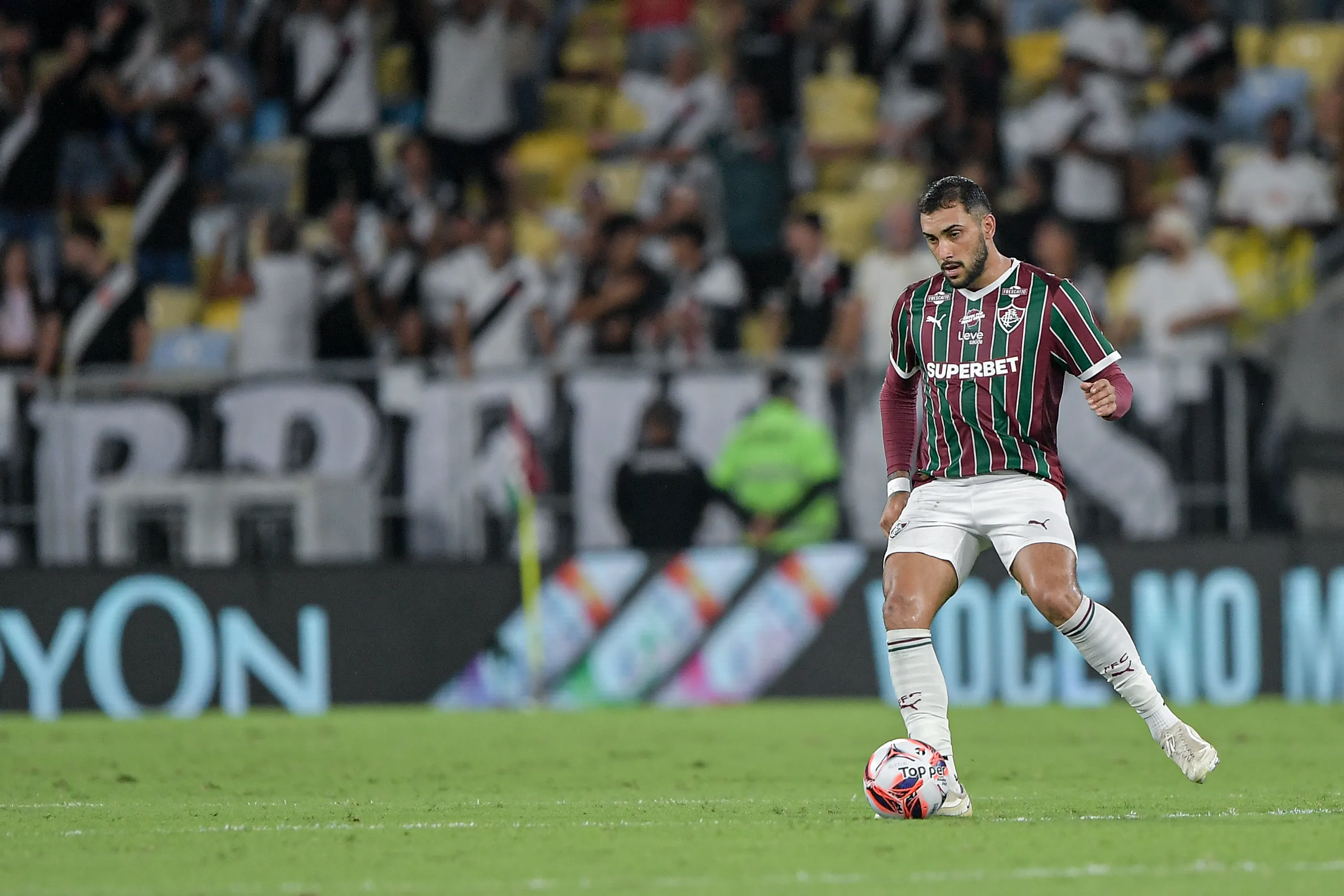 Freytes, jogador do Fluminense, durante partida contra o Vasco – Foto: Thiago Ribeiro/AGIF