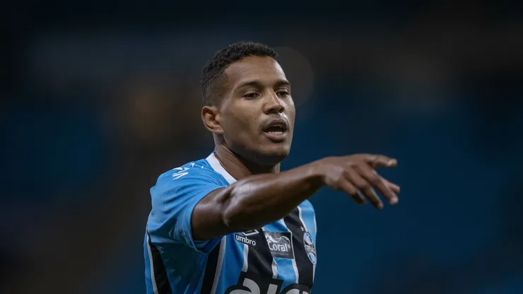 João Lucas, lateral do Grêmio. Foto: Liamara Polli/AGIF