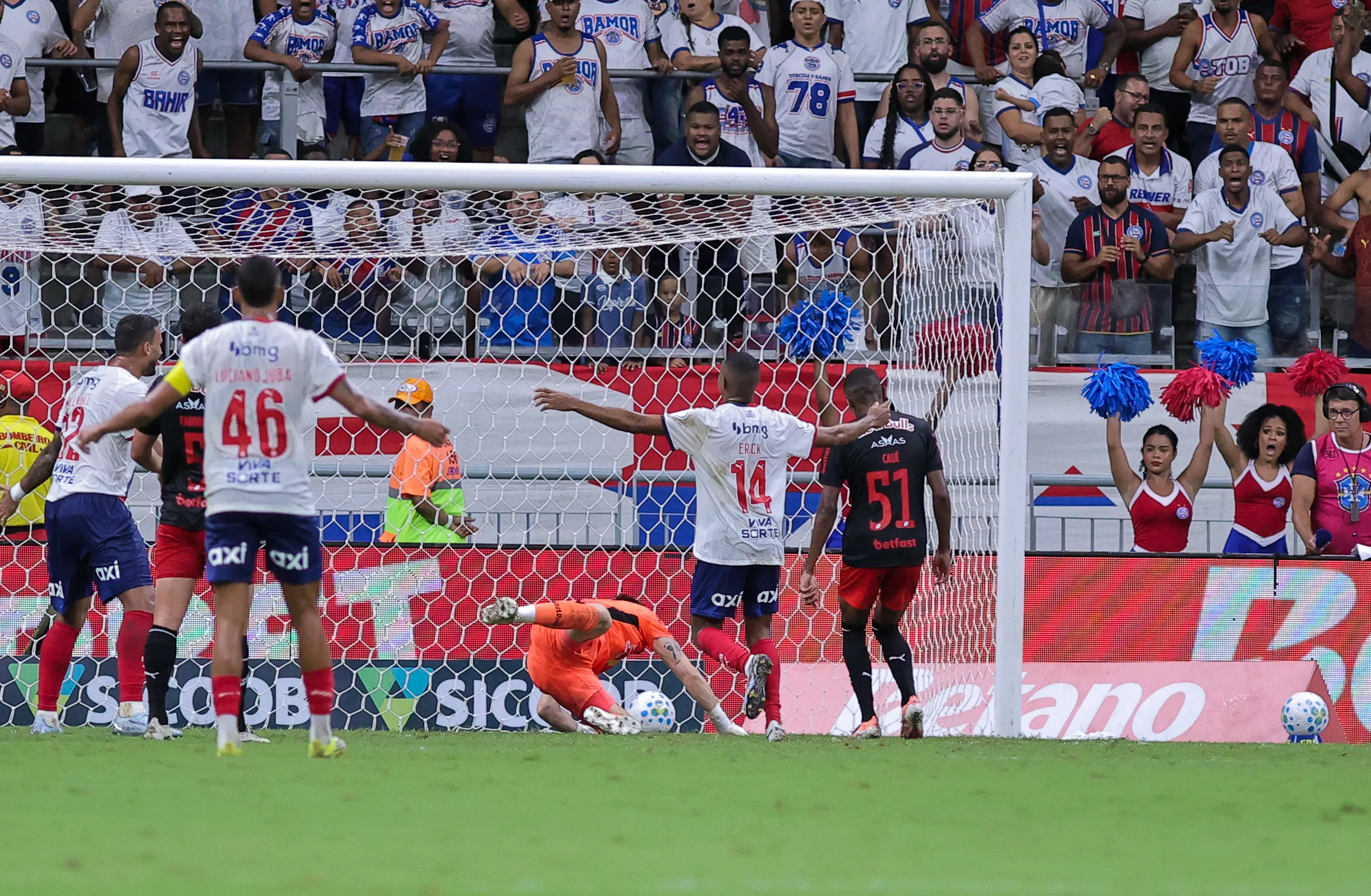 Erick jogador do Bahia comemora seu gol durante partida contra o Bragantino no estadio Arena Fonte Nova pelo campeonato [COMPETICAO]. Foto: Marcio Jose/AGIF
