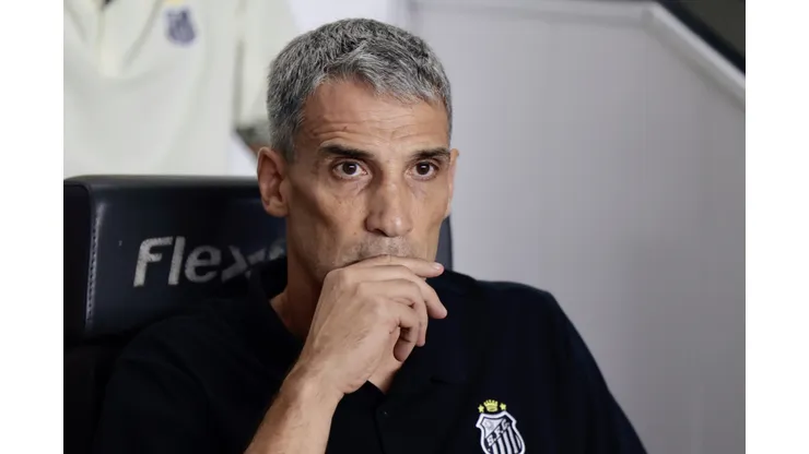 Vojvoda, técnico do Santos - Foto: Marcello Zambrana/AGIF