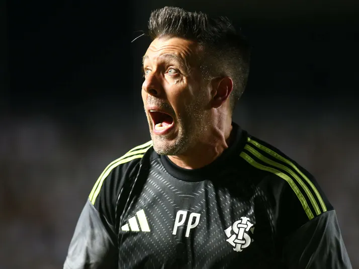 Internacional derrota o Santos e vence pela primeira vez no Brasileirão