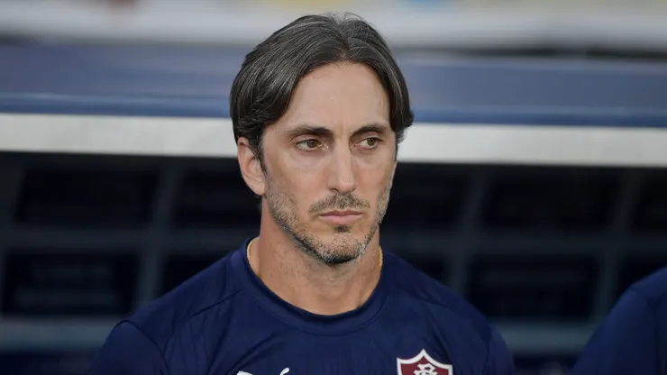Luis Zubeldia tecnico do Fluminense durante partida contra o Vasco no estadio Maracana pelo campeonato Brasileiro A 2026. Foto: Thiago Ribeiro/AGIF