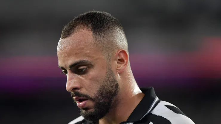 Arthur Cabral não jogará no Corinthians.