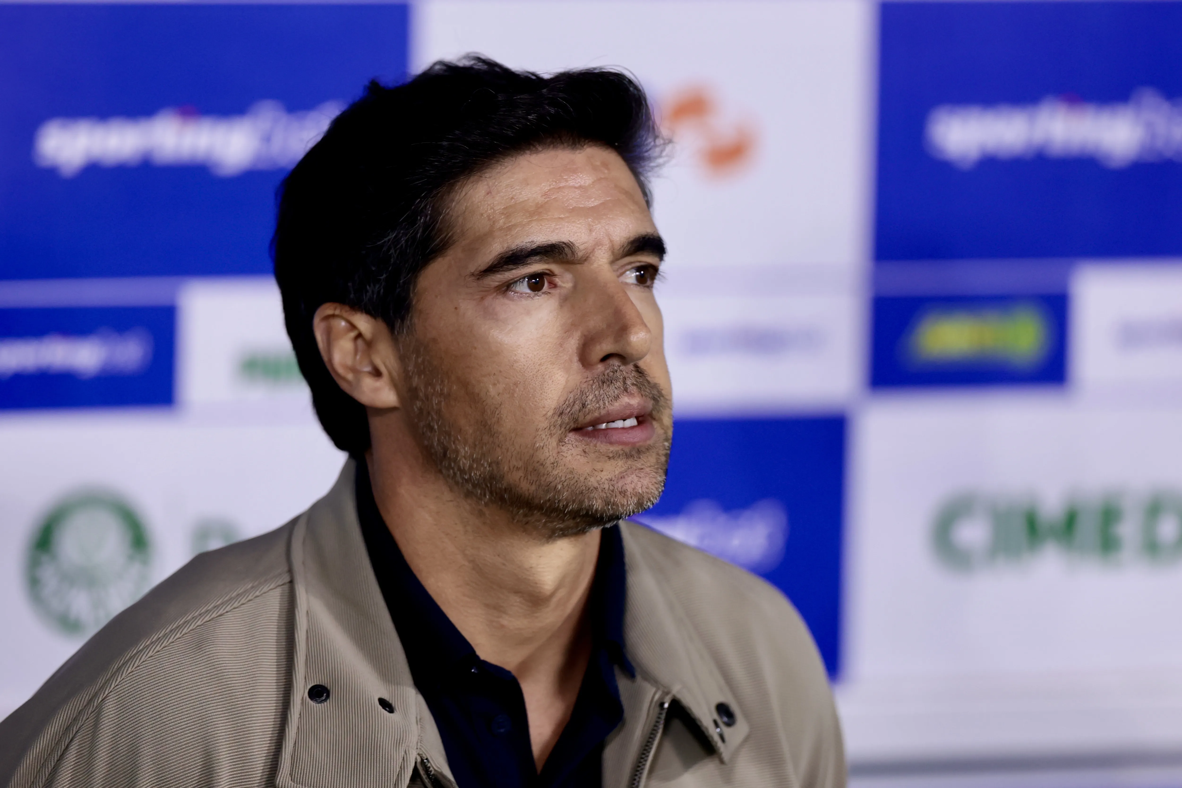 Abel Ferreira indica Khellven titular contra o São Paulo – Foto: Marcello Zambrana/AGIF.