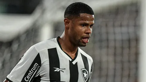 Júnior Santos durante partida pelo Botafogo na Copa do Brasil de 2024.