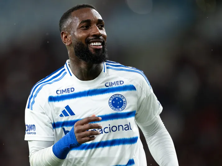 Gerson treina e vai reforçar o Cruzeiro contra o Santos